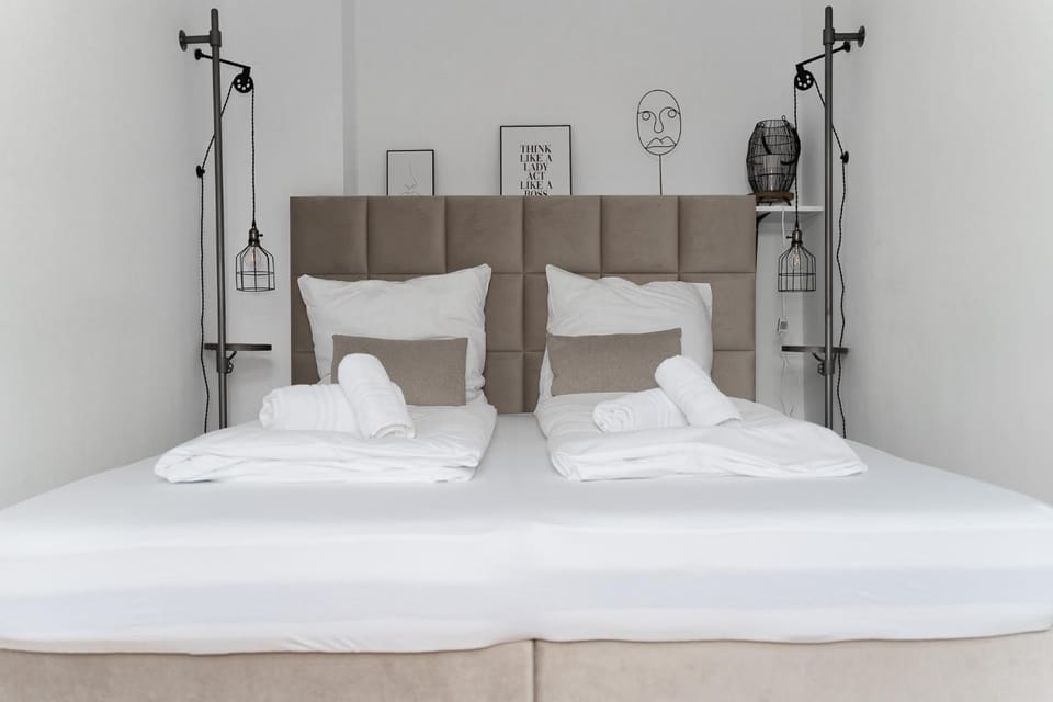 Bed, Photo of the whole room, Decorative detail, Bedroom, towels