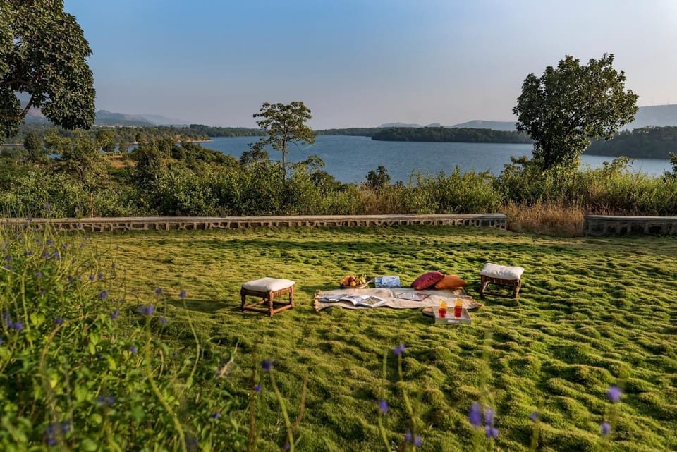 Nearby landmark, Day, Natural landscape, Garden, Garden view, Lake view, Drinks