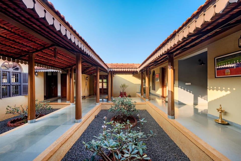 Property building, Facade/entrance, Inner courtyard view