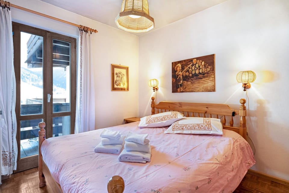 Property building, Living room, Bedroom