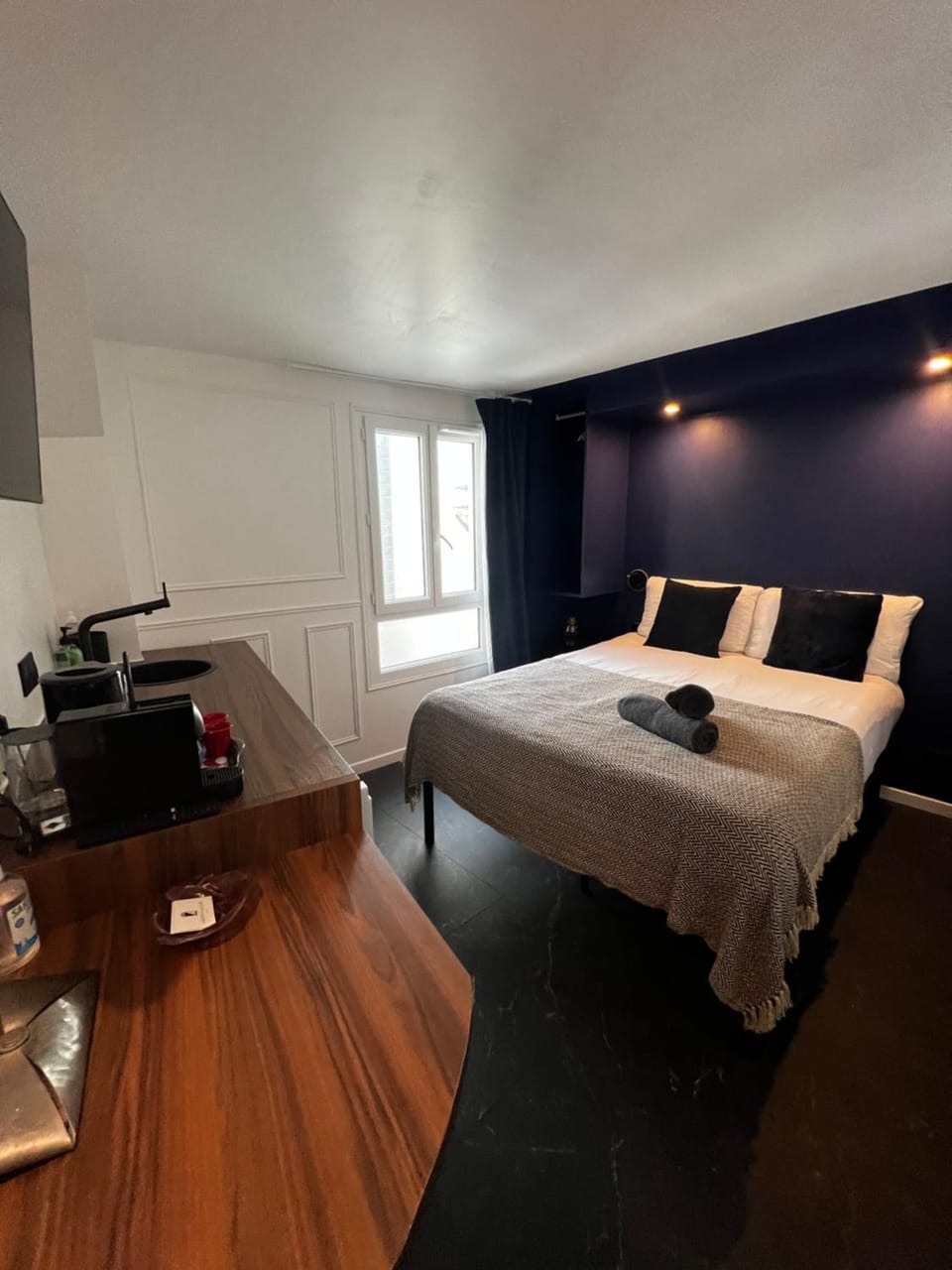 Bed, Photo of the whole room