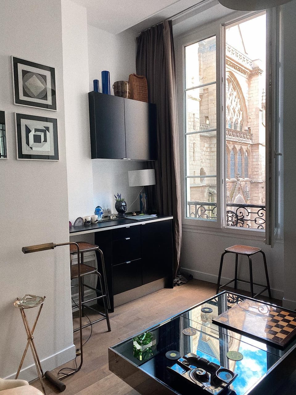 View (from property/room), Living room, Landmark view
