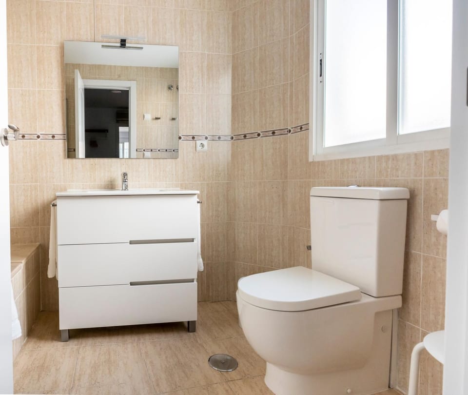 Toilet, Bathroom, towels