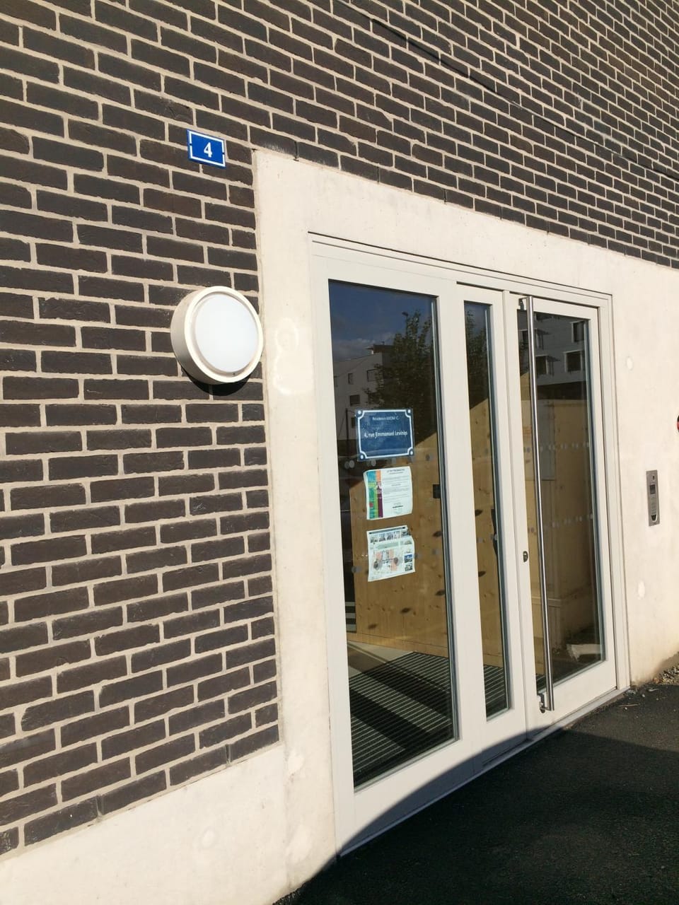 Facade/entrance