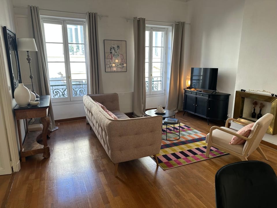 TV and multimedia, Living room, Decorative detail