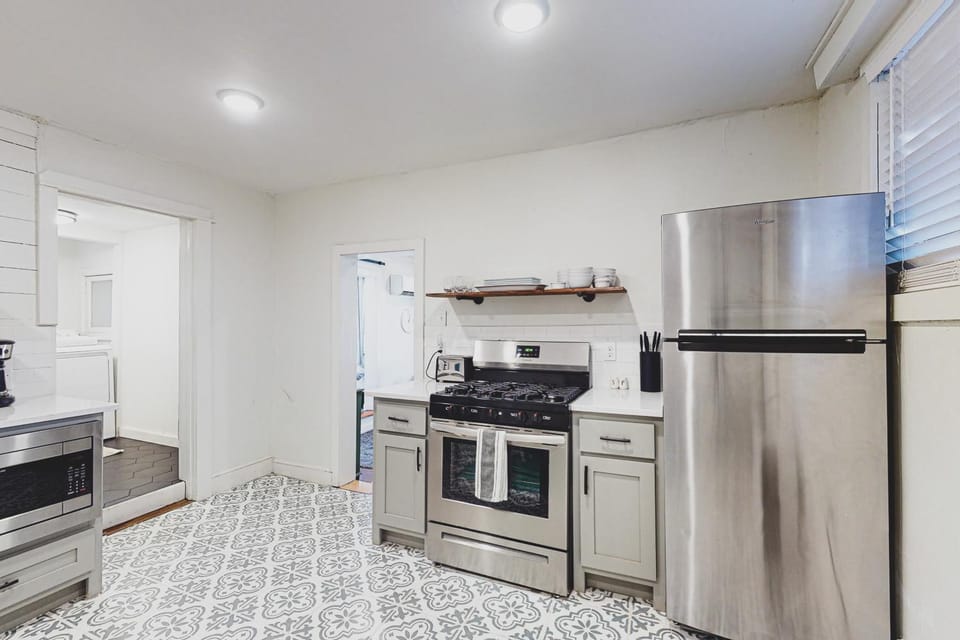 The Pink House on Main - Lower Apartment in Eureka Springs