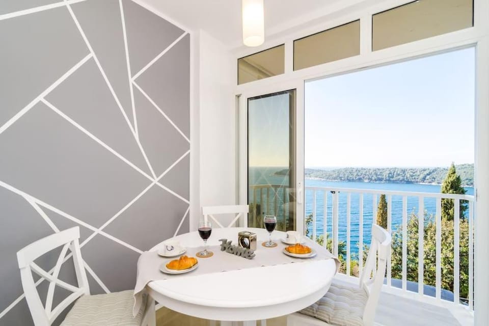 Sea view apartment 10 minutes walk from old city Apartment in Dubrovnik