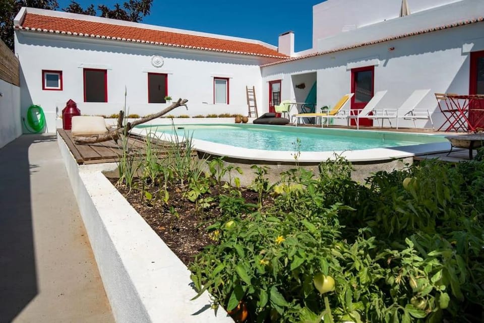 Garden view, Pool view, Swimming pool, sunbed