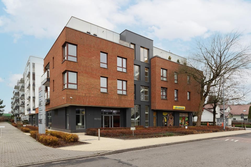 Property building, Day, Neighbourhood, Street view