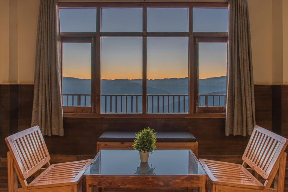 View (from property/room), Balcony/Terrace, Living room