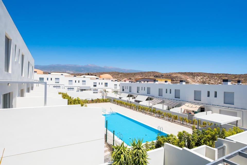 Mountain view, Pool view, Swimming pool
