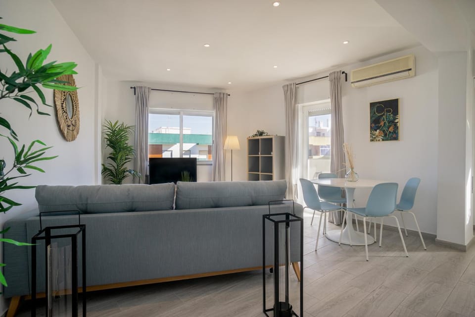 Living room, Seating area, Dining area, air conditioner