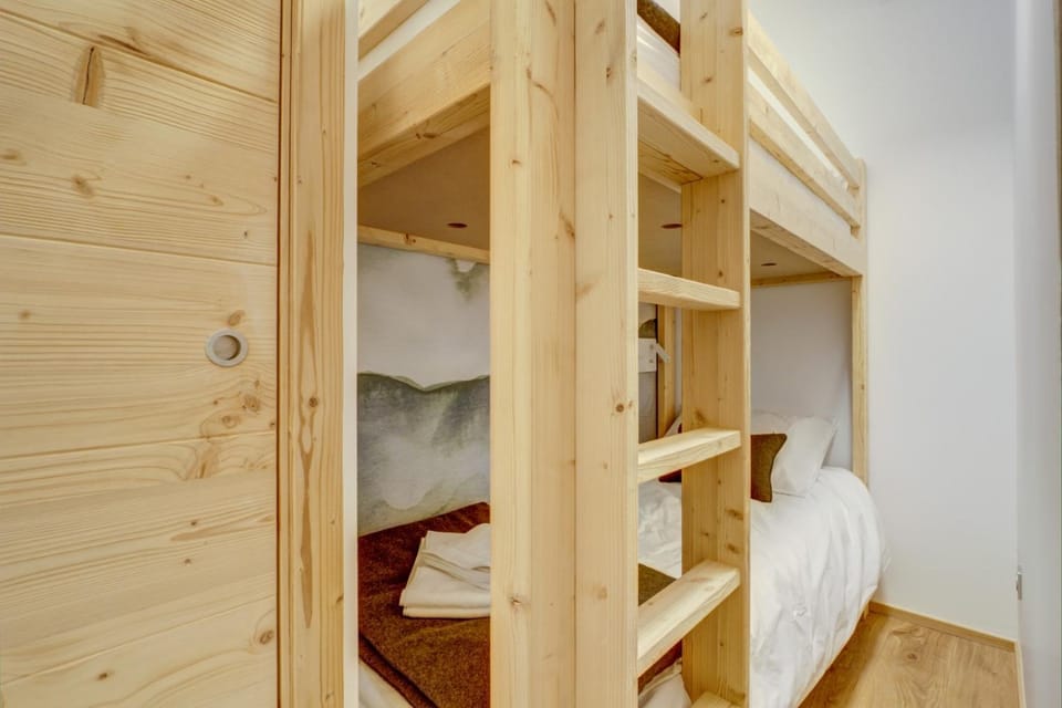Photo of the whole room, Bedroom, bunk bed