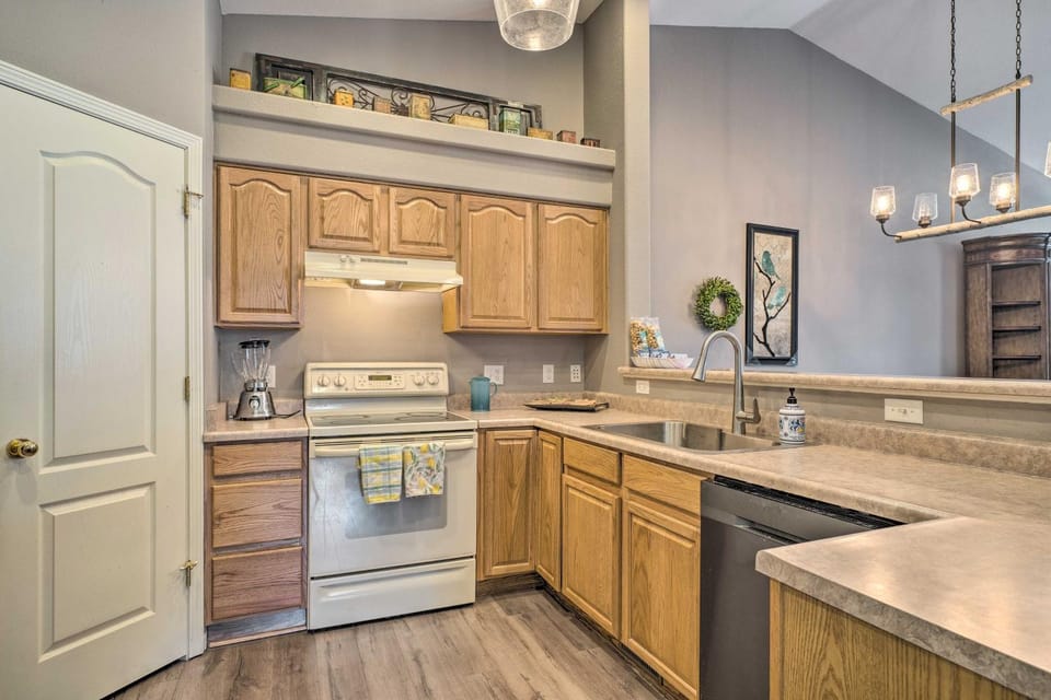 10 Mi to Dtwn: Colorado Springs Townhome House in Colorado Springs