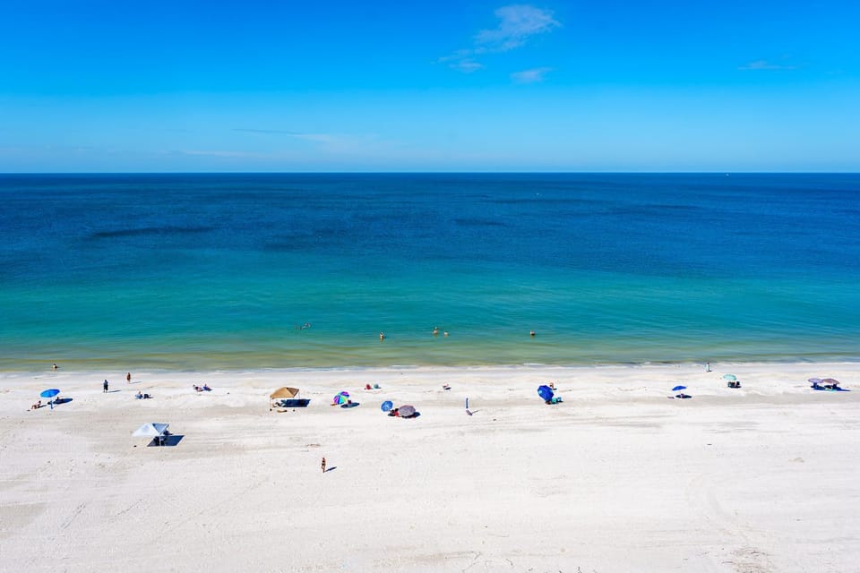 Charming 2 Bed South End Beachfront Condo at Popular Seawinds Apartment in Marco Island
