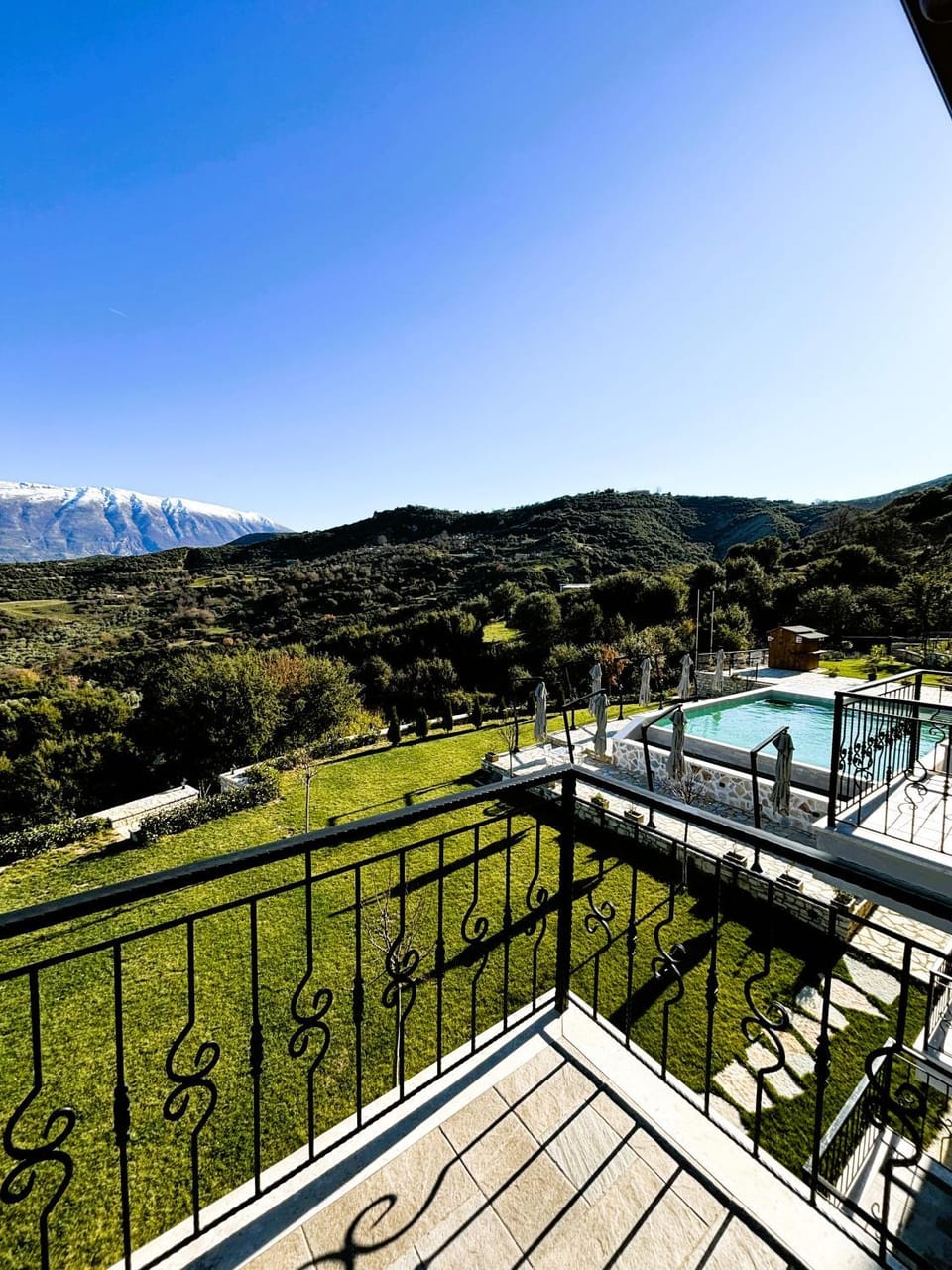 Balcony/Terrace, Mountain view, Pool view
