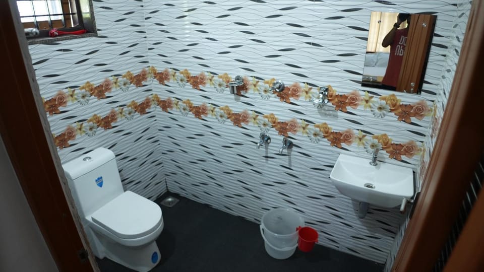 Shower, Toilet