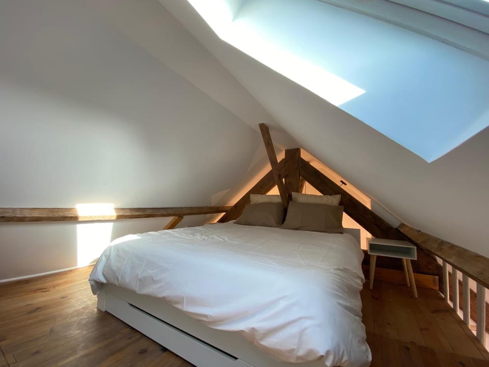Bed, Bedroom