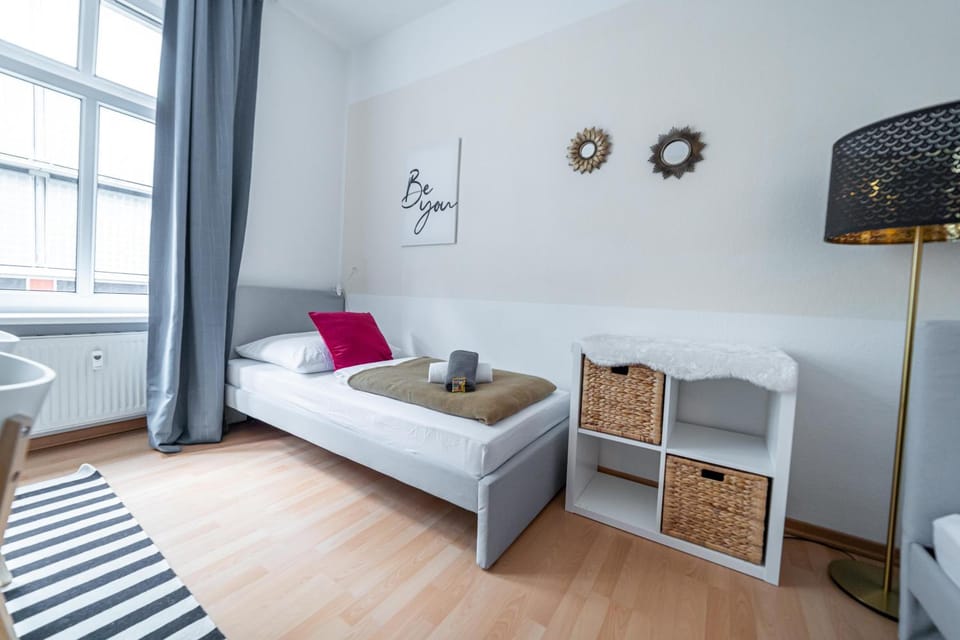 Bed, Photo of the whole room, Seating area, Bedroom