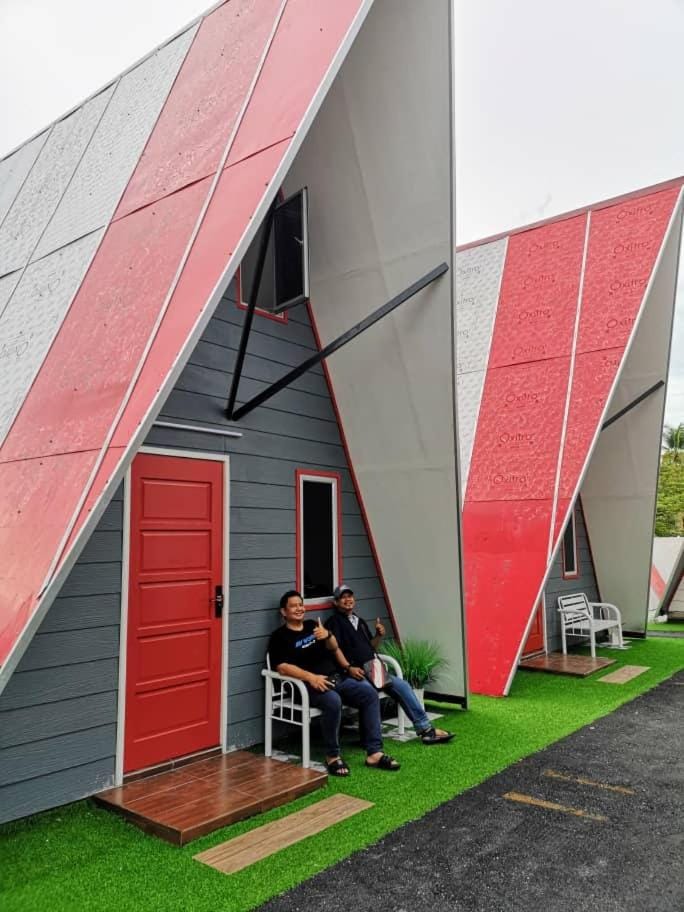 Red Triangle Cottage Roomstay Kerteh Paka Hotel in Terengganu, Malaysia