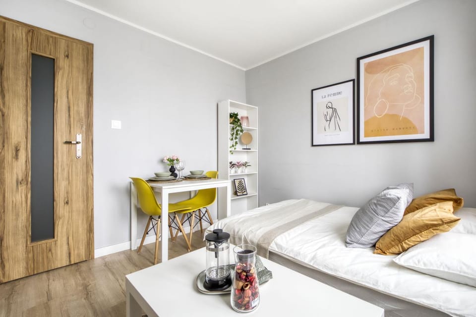 Bed, Living room, Photo of the whole room, Seating area