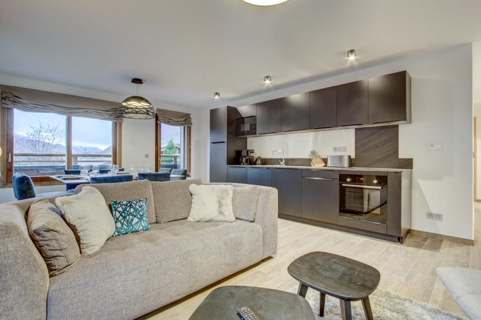 Kitchen or kitchenette, Living room