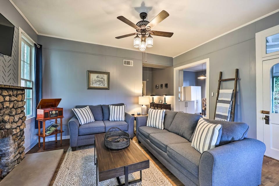 Cozy Eureka Springs Cottage, Walk to Dtwn! House in Eureka Springs
