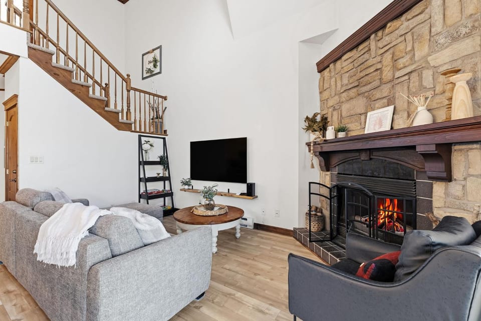 Huge condo in front of Tremblant ski resort House in Mont-Tremblant