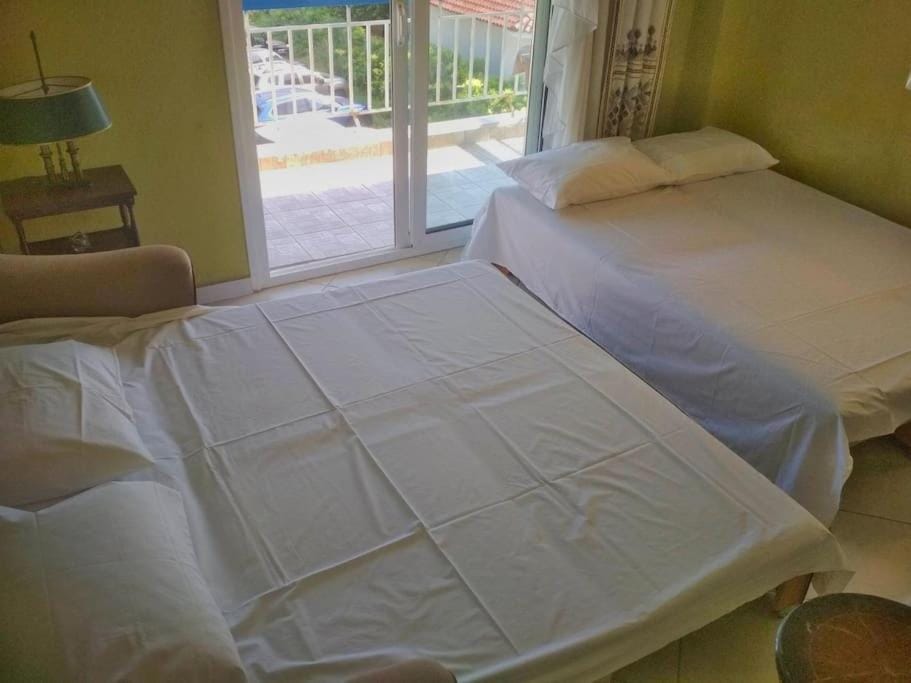 Bed, Living room, Bedroom