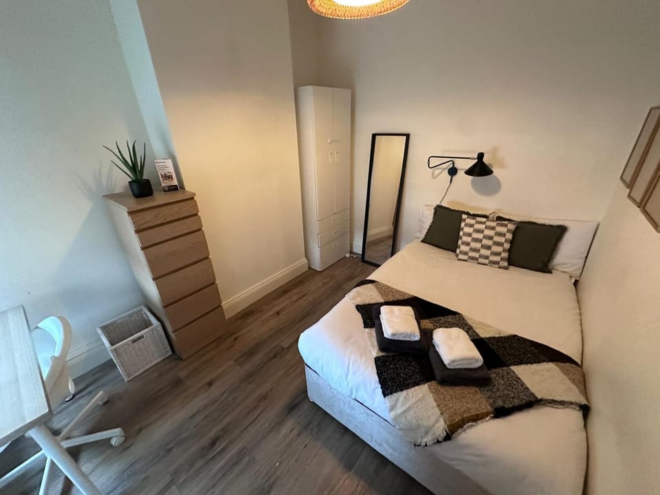 Littleton Co-Living - Private Room Self-Cater Apartment in Salford