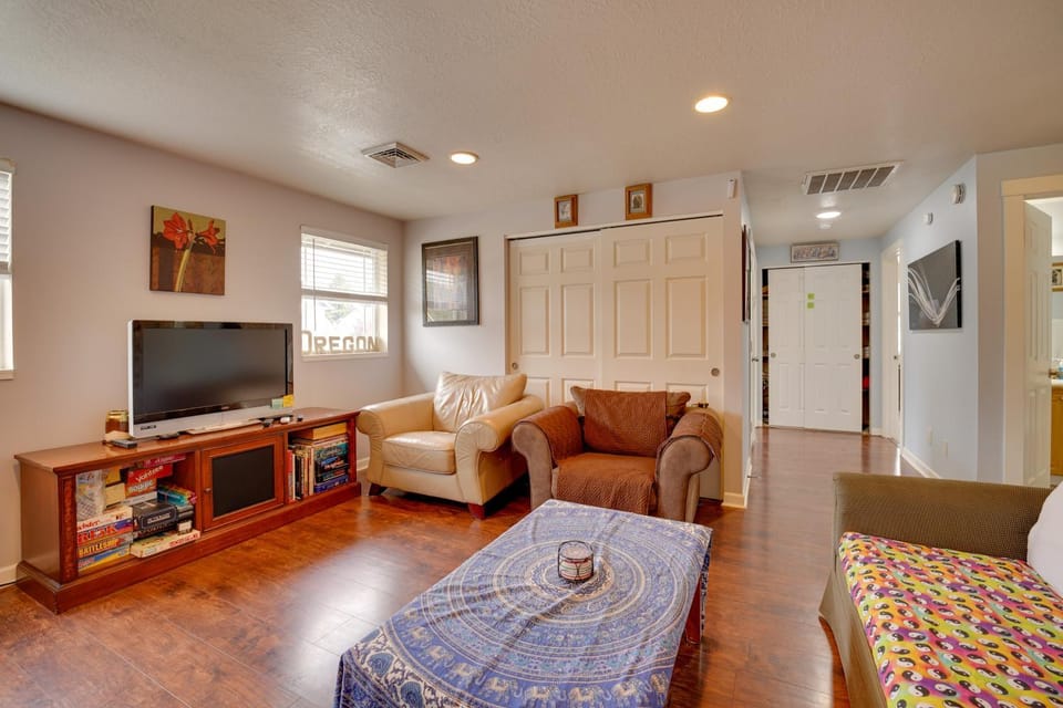 Springfield Apt with Deck and Central Location! Apartment in Springfield