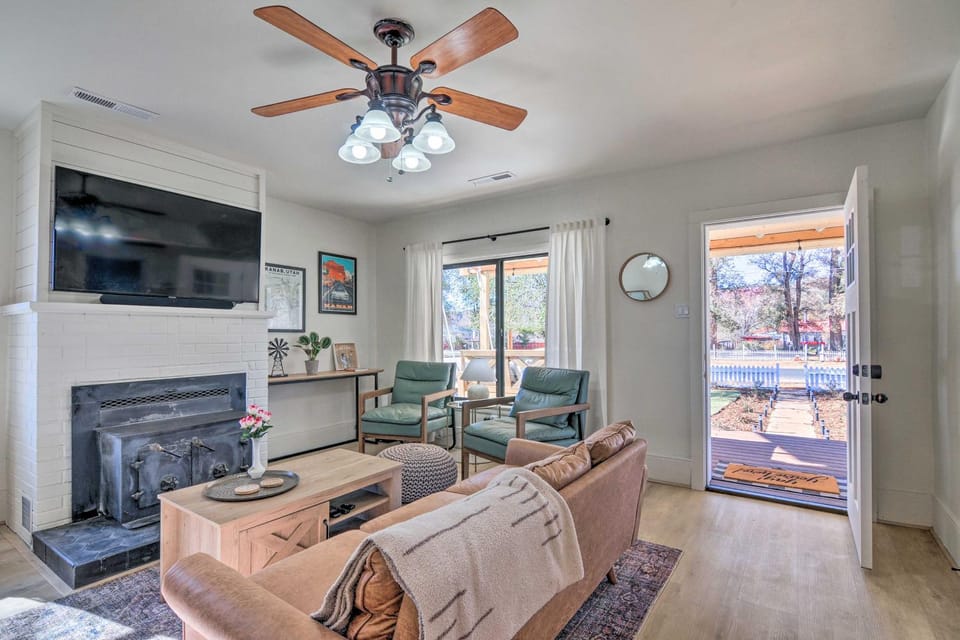 Modern Kanab Home: Fire Pit, Red Rock Views! House in Kanab