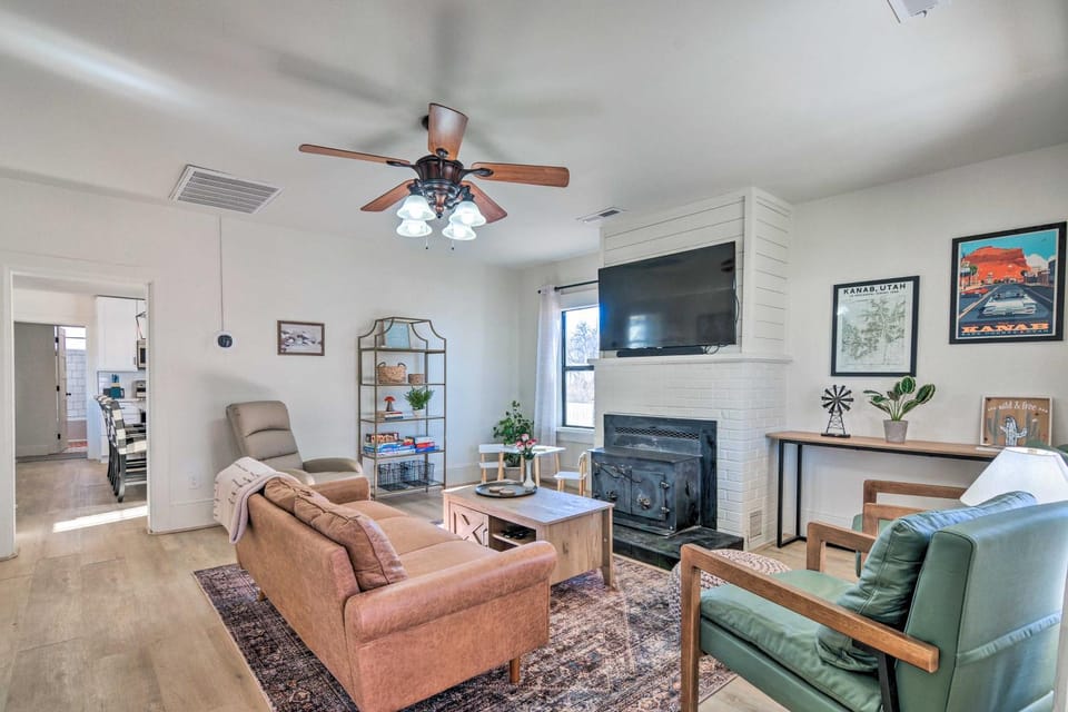 Modern Kanab Home: Fire Pit, Red Rock Views! House in Kanab
