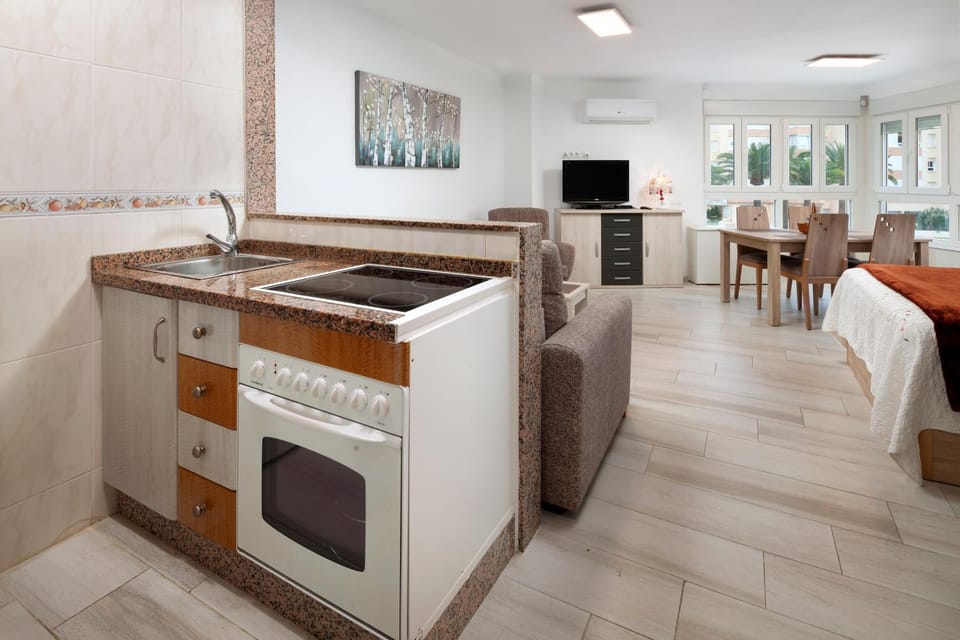 Kitchen or kitchenette, Living room