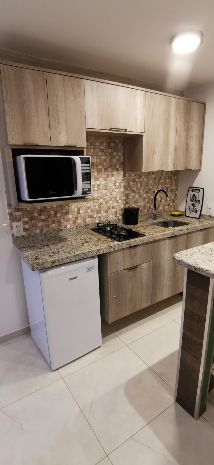 Kitchen or kitchenette, minibar, stove