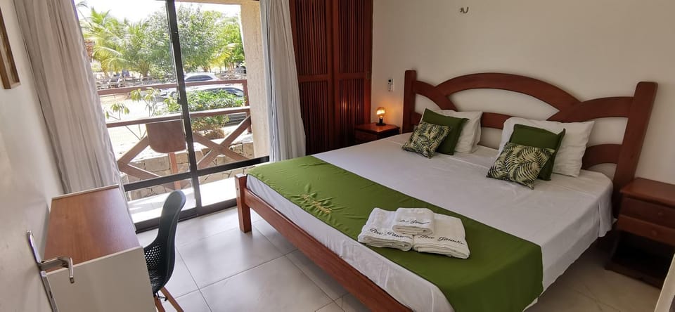Bed, Balcony/Terrace, Photo of the whole room, Seating area, Bedroom, towels
