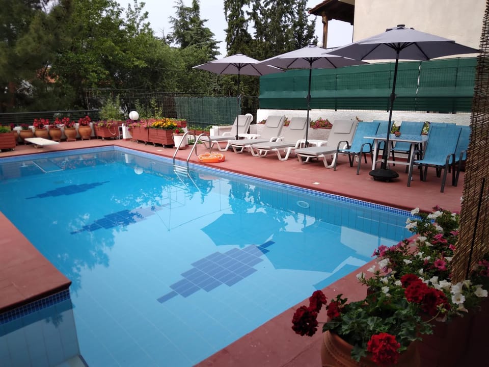 Villa in Panorama, Thessaloniki, with a swimming pool. Host: Mr. George Villa in Halkidiki