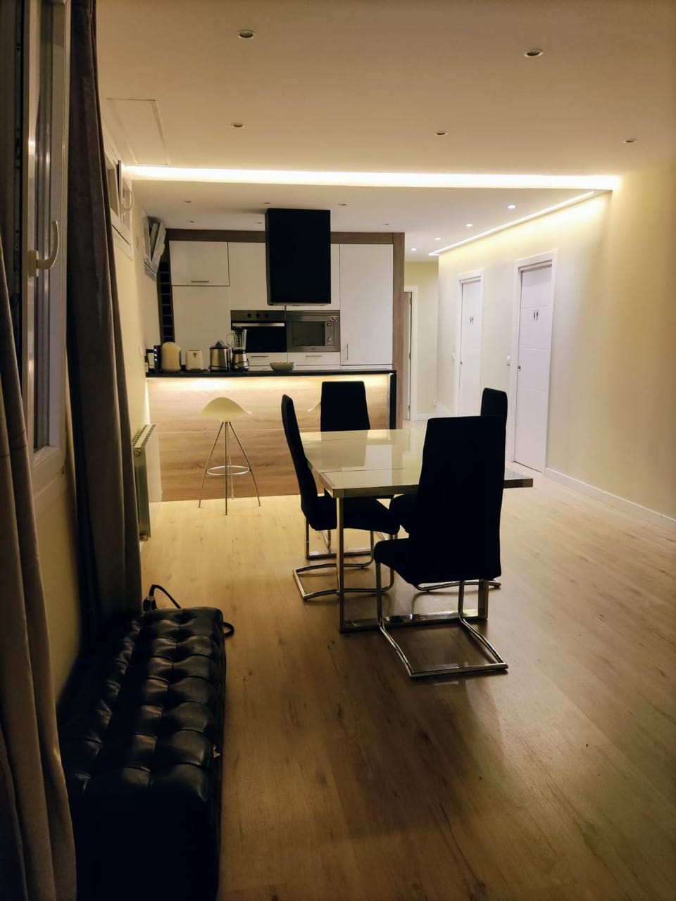 Kitchen or kitchenette, Seating area, Dining area
