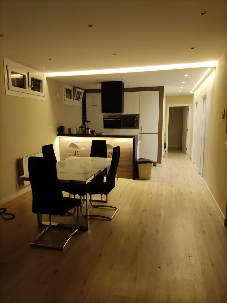 Kitchen or kitchenette, Seating area, Dining area