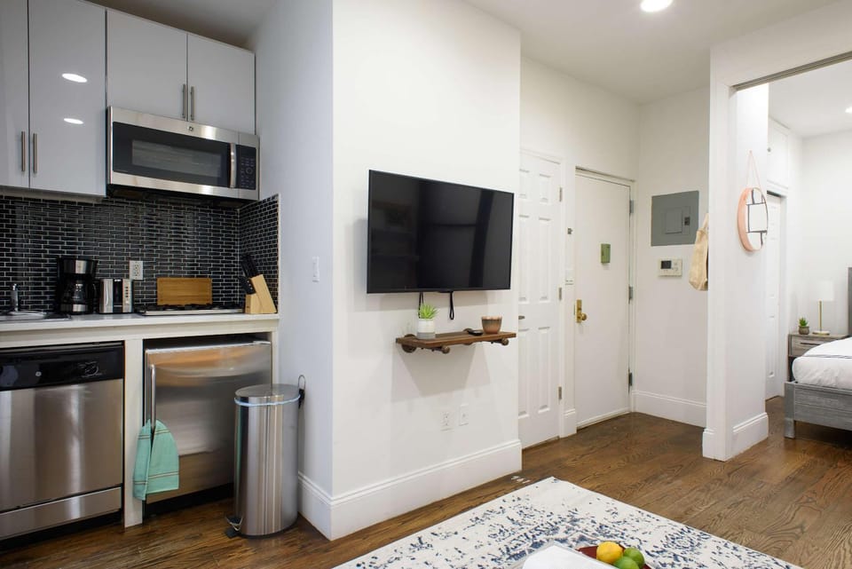 69-2A PRIME Lower East Side 1br Apt Brand New Apartment in East Village