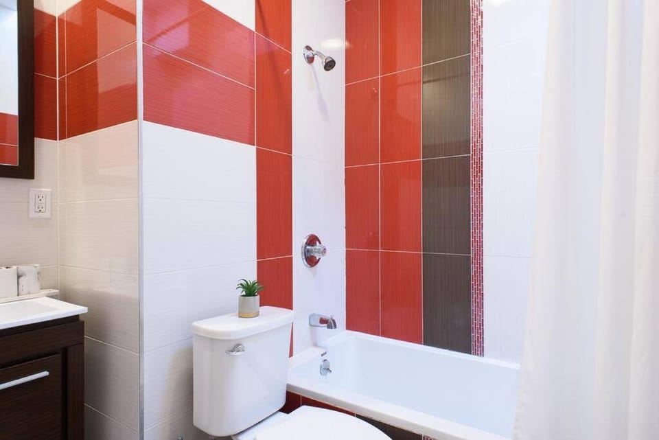 24-17 Renovated Studio Prime Location WD Apartment in Lower Manhattan