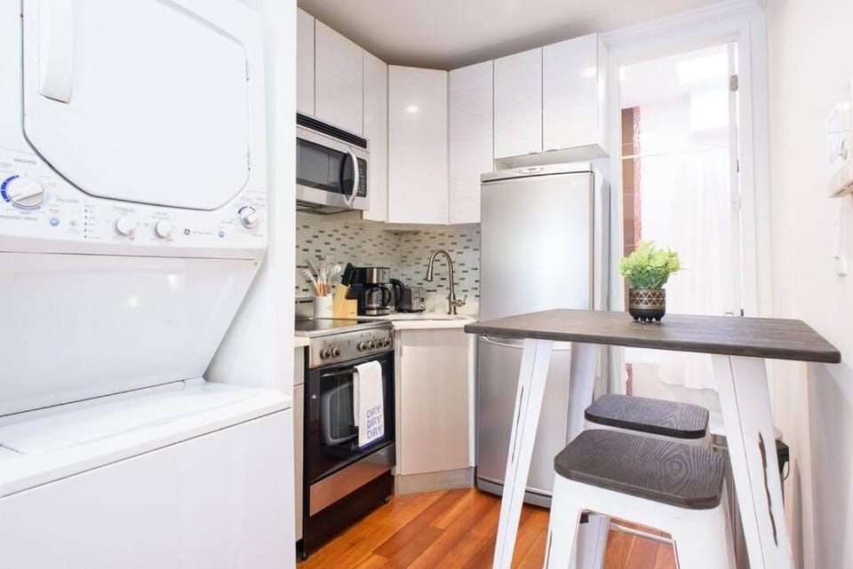 24-17 Renovated Studio Prime Location WD Apartment in Lower Manhattan