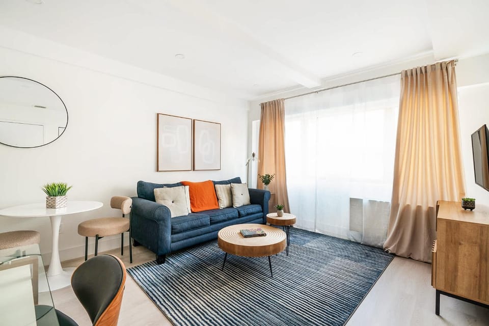 809-2A Gorgeous 1BR New W D Modern Best Location Apartment in Midtown