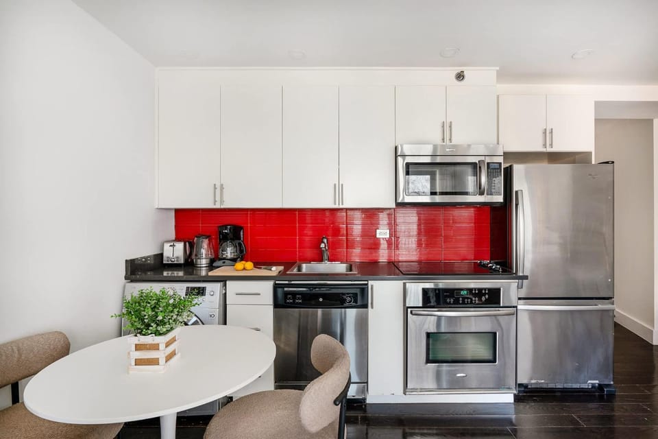 809-4B Studio Balcony W D Prime location Apartment in Midtown