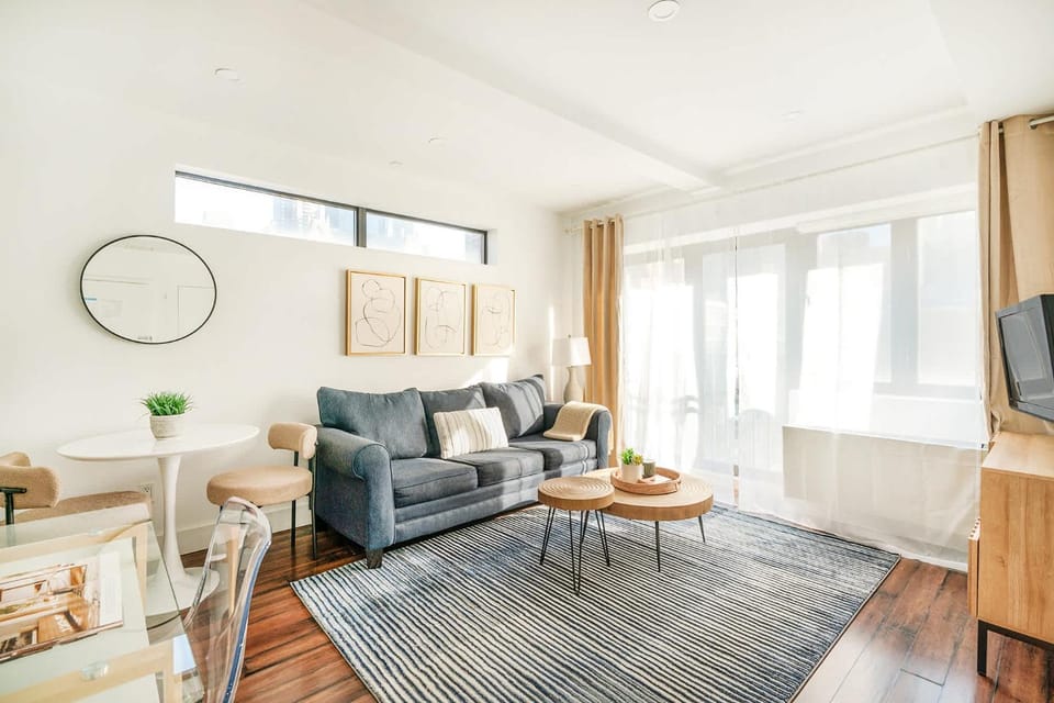 809-5A Gorgeous New 1BR Heart of Midtown Apartment in Midtown
