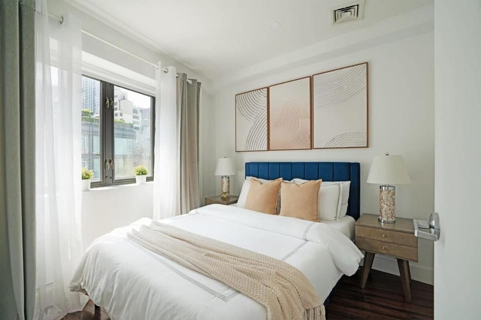 809-6A NEW 2BR Private Roof & City View Apartment in Midtown