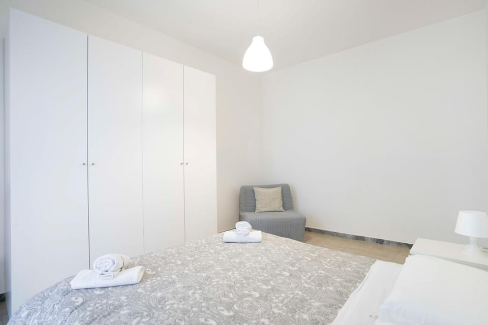 Bed, Photo of the whole room, Bedroom, towels, wardrobe