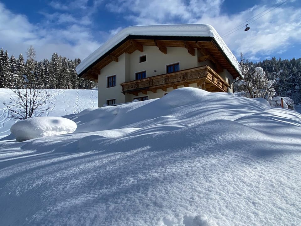 Property building, Day, Natural landscape, Winter, Mountain view