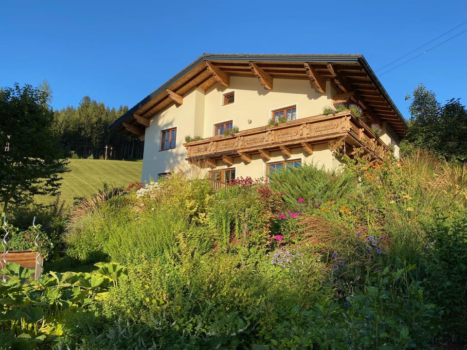 Property building, Day, Natural landscape, Garden, Garden view