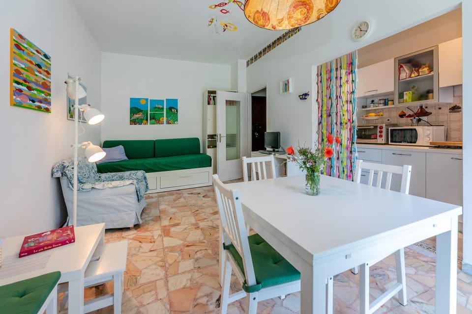 Bed, Kitchen or kitchenette, Living room, Dining area
